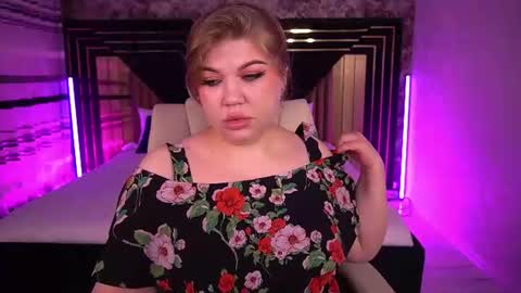 Snapshot of amellywhite chatting on 06-29-26, 12:49 Alina online show from 06-29-26, 12:49