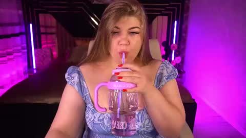 Snapshot of amellywhite chatting on 07-18-26, 12:31 Alina online show from 07-18-26, 12:31