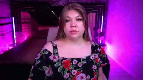 Snapshot of amellywhite chatting on 07-29-26, 12:25 Alina online show from 07-29-26, 12:25