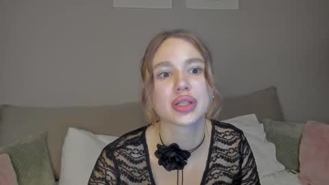 Snapshot of amelydoll18 chatting on 09-16-25, 09:16 Stefa online show from 09-16-25, 09:16