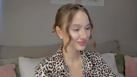 Snapshot of amelydoll18 chatting on 10-02-25, 04:30 Stefa online show from 10-02-25, 04:30