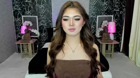 Claire online show from 11-03-25, 03:08