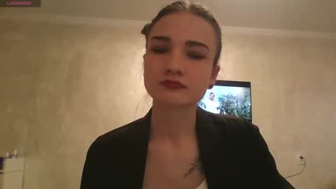 Julia  online show from 03-06-25, 07:25