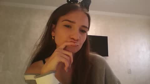 Julia  online show from 09-22-25, 09:22