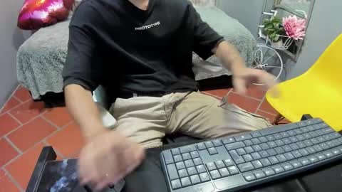 Snapshot of amethystshadow chatting on 10-13-25, 09:04 amethystshadow online show from 10-13-25, 09:04