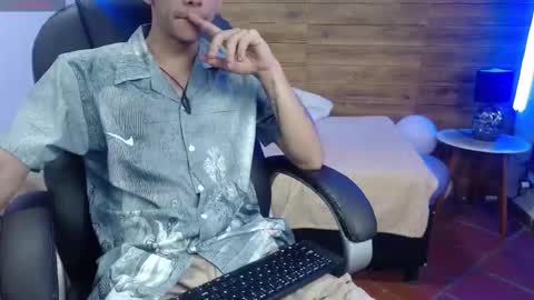 Snapshot of amethystshadow chatting on 10-14-25, 03:35 amethystshadow online show from 10-14-25, 03:35