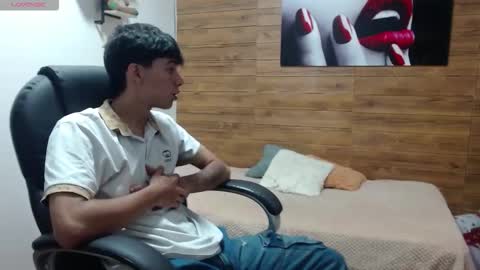 Snapshot of amethystshadow chatting on 10-17-25, 04:20 amethystshadow online show from 10-17-25, 04:20