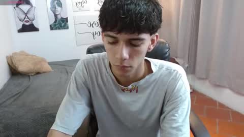 Snapshot of amethystshadow chatting on 10-25-25, 01:07 amethystshadow online show from 10-25-25, 01:07