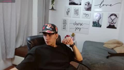 Snapshot of amethystshadow chatting on 11-09-25, 04:05 amethystshadow online show from 11-09-25, 04:05