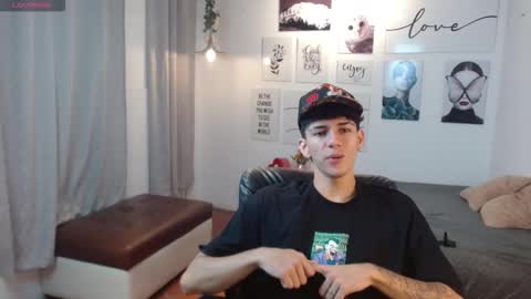 Snapshot of amethystshadow chatting on 11-11-25, 03:23 amethystshadow online show from 11-11-25, 03:23