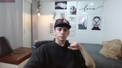 Snapshot of amethystshadow chatting on 11-12-25, 04:07 amethystshadow online show from 11-12-25, 04:07