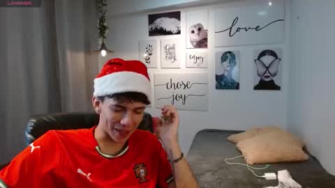 Snapshot of amethystshadow chatting on 12-05-25, 05:09 amethystshadow online show from 12-05-25, 05:09