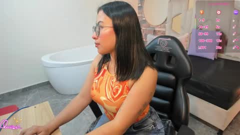 Snapshot of amhira_tay chatting on 05-11-26, 10:40 amhira_tay online show from 05-11-26, 10:40
