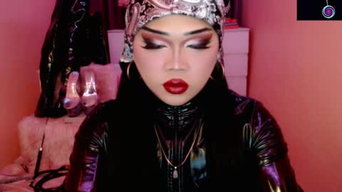 Queen Mireska online show from 05-06-26, 06:02