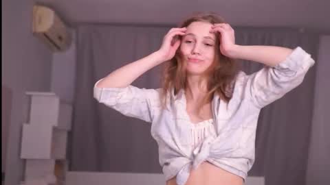 Snapshot of amillygil chatting on 12-03-25, 06:39 Emily online show from 12-03-25, 06:39