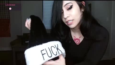 Snapshot of amilustxx chatting on 12-22-24, 11:20 amilust online show from 12-22-24, 11:20