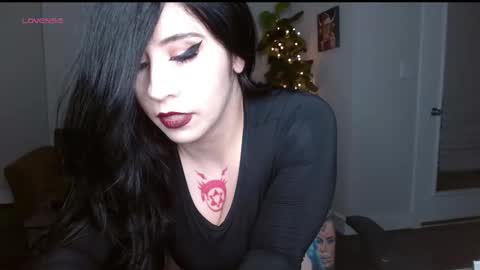 Snapshot of amilustxx chatting on 01-01-25, 01:47 amilust online show from 01-01-25, 01:47