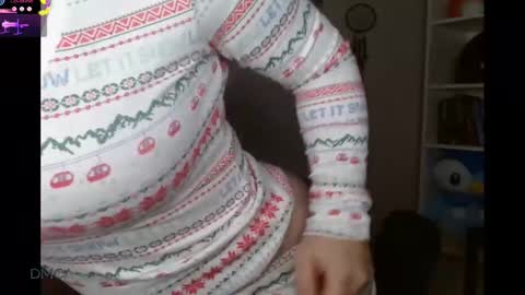 Snapshot of amilustxx chatting on 11-08-25, 05:01 amilust online show from 11-08-25, 05:01