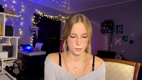 Amily online show from 04-19-26, 02:38