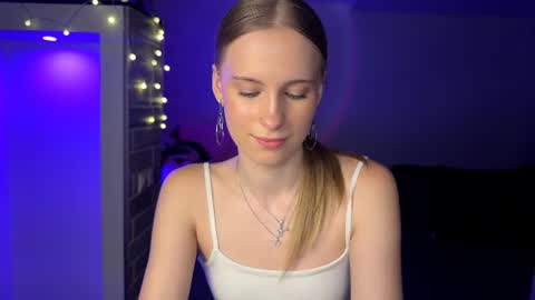 Amily online show from 08-08-26, 08:22