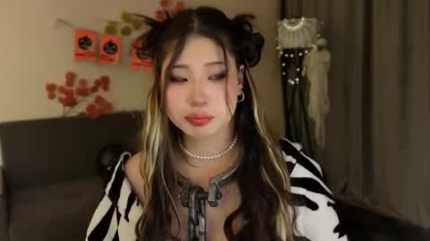 Snapshot of aminasaffron chatting on 10-26-25, 04:35 aminasaffron online show from 10-26-25, 04:35