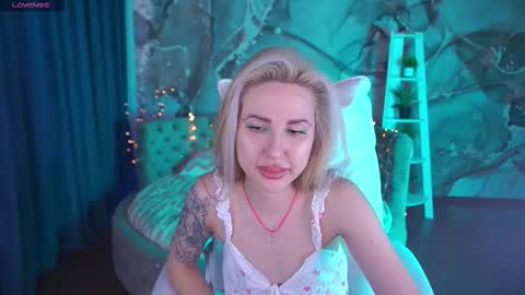 Snapshot of amiraagold chatting on 11-19-25, 08:47 Amiraa online show from 11-19-25, 08:47