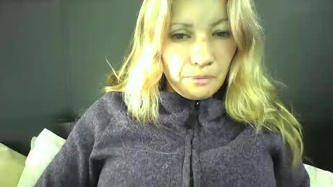 Snapshot of ammber3 chatting on 02-04-25, 01:27 Paula D online show from 02-04-25, 01:27