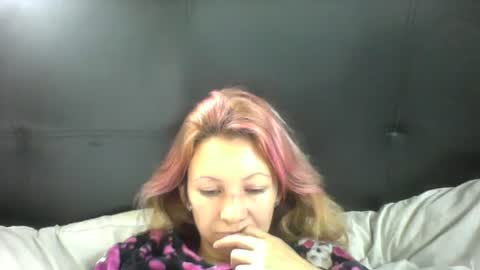Snapshot of ammber3 chatting on 02-08-25, 01:01 Paula D online show from 02-08-25, 01:01