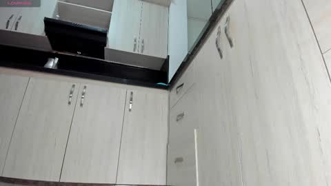 Amelya online show from 12-19-25, 01:18