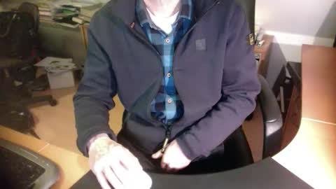 Snapshot of amor2200 chatting on 12-06-24, 08:07 Amor2200 online show from 12-06-24, 08:07