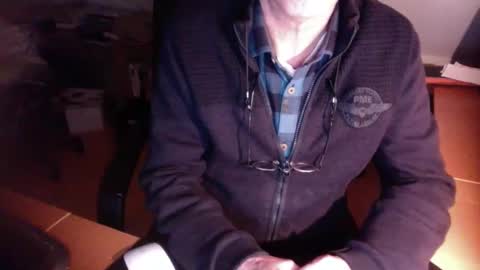 Snapshot of amor2200 chatting on 12-29-24, 03:57 Amor2200 online show from 12-29-24, 03:57