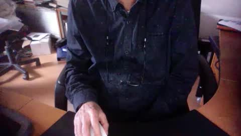 Snapshot of amor2200 chatting on 01-07-25, 08:56 Amor2200 online show from 01-07-25, 08:56