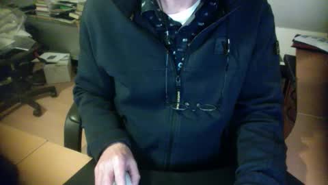 Snapshot of amor2200 chatting on 01-08-25, 08:07 Amor2200 online show from 01-08-25, 08:07