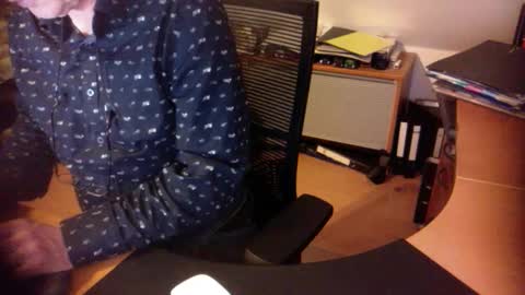 Snapshot of amor2200 chatting on 01-24-25, 08:32 Amor2200 online show from 01-24-25, 08:32