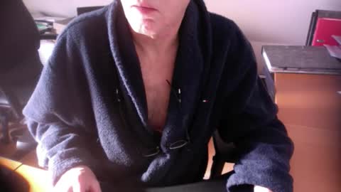 Snapshot of amor2200 chatting on 02-09-25, 12:08 Amor2200 online show from 02-09-25, 12:08