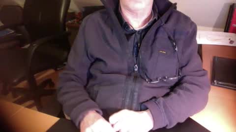 Snapshot of amor2200 chatting on 02-17-25, 06:37 Amor2200 online show from 02-17-25, 06:37