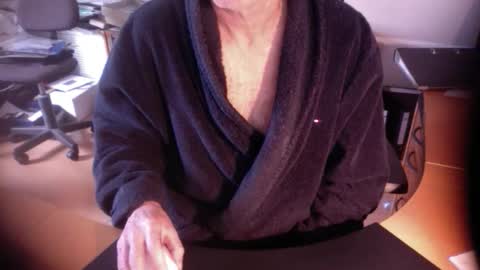 Snapshot of amor2200 chatting on 03-12-25, 08:19 Amor2200 online show from 03-12-25, 08:19