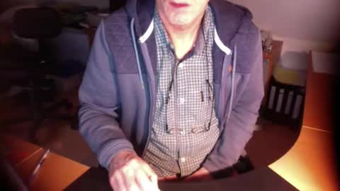 Snapshot of amor2200 chatting on 10-08-25, 07:06 Amor2200 online show from 10-08-25, 07:06