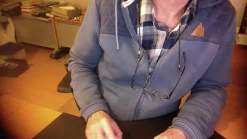 Snapshot of amor2200 chatting on 11-08-25, 03:56 Amor2200 online show from 11-08-25, 03:56