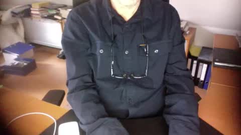 Snapshot of amor2200 chatting on 11-10-25, 08:57 Amor2200 online show from 11-10-25, 08:57