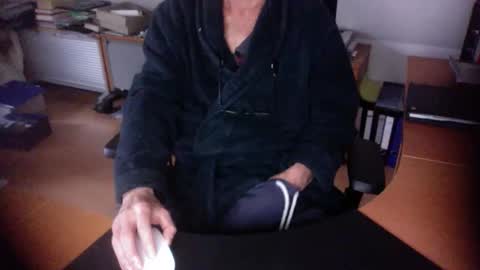 Snapshot of amor2200 chatting on 11-14-25, 10:36 Amor2200 online show from 11-14-25, 10:36