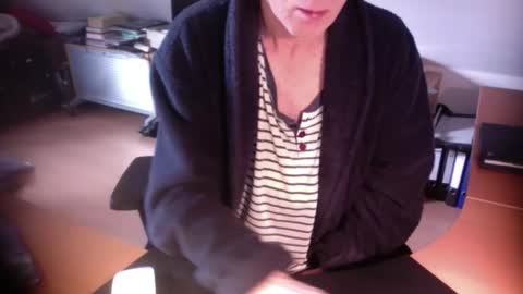 Amor2200 online show from 11-25-25, 08:58