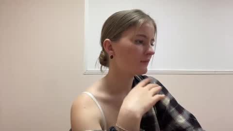 amorelle_ online show from 04-26-26, 09:12