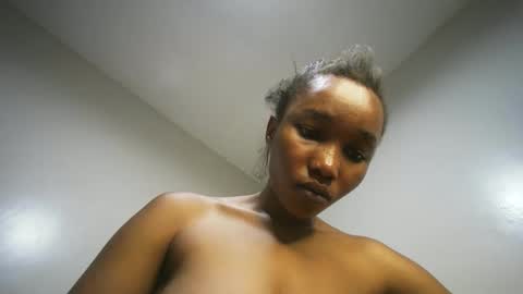 Snapshot of amunetlover chatting on 10-31-25, 10:49 shantel online show from 10-31-25, 10:49