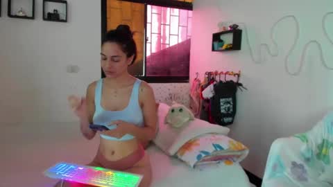 AmyEloise online show from 10-08-25, 02:36