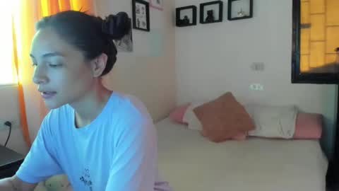 AmyEloise online show from 11-10-25, 04:06