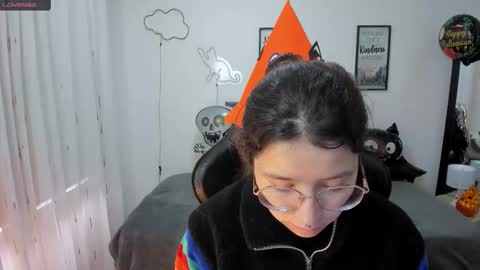 Snapshot of amy_sophiaa chatting on 10-23-25, 12:15 Amy sophia 3 online show from 10-23-25, 12:15