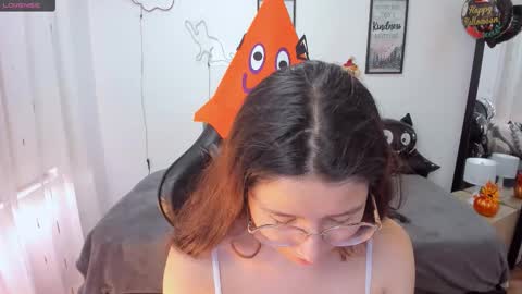 Snapshot of amy_sophiaa chatting on 10-24-25, 12:56 Amy sophia 3 online show from 10-24-25, 12:56