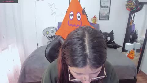 Snapshot of amy_sophiaa chatting on 10-29-25, 01:02 Amy sophia 3 online show from 10-29-25, 01:02