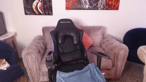 Mia Cristancho online show from 01-18-25, 10:39